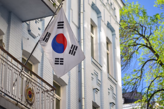 Güney Kore vizesi ne kadar sürede çıkar? Başvuru sonrası bekleme süreleri, vize takip yöntemleri, acil başvuru ve sonuç alma ipuçları bu kapsamlı rehberde! 🇰🇷📬