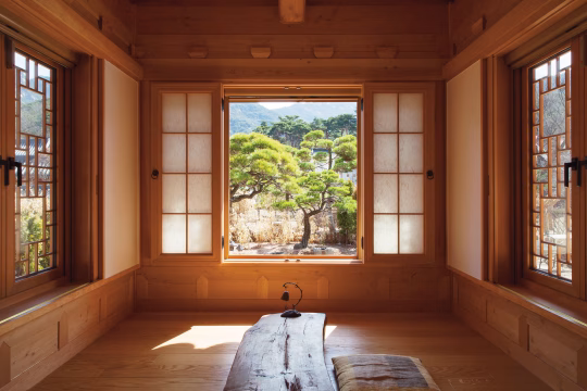 Güney Kore’de hanok’da kalmak istiyor musunuz? Bukchon, Jeonju, Andong’daki geleneksel hanok konakları, rezervasyon ipuçları, fiyatları ve deneyimler hakkında her şey bu rehberde! 🇰🇷🏮