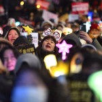 lightstick, fancam, fan meeting, photocard, fanclub, streaming, K-Pop, idol, konser, Bluetooth