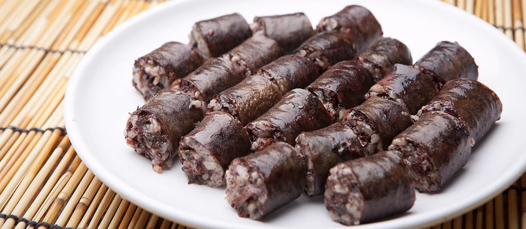 Kore Sokak Lezzetleri Rehberi: Tteokbokki'den Hotteok'a Lezzet Turu 8 Sundae: Kore Usulü Sosis