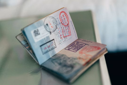 Arrival Card, Kore'ye giriş formu, Güney Kore varış kartı, Arrival Card nasıl doldurulur, Kore'ye giriş belgeleri, Kore seyahat rehberi, Incheon Havalimanı pasaport kontrolü, Kore'de konaklama adresi, Q-Code Kore, K-ETA