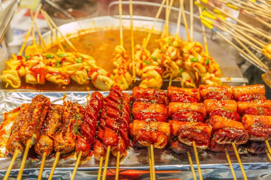 Kore Sokak Lezzetleri Rehberi: Tteokbokki’den Hotteok’a Lezzet Turu