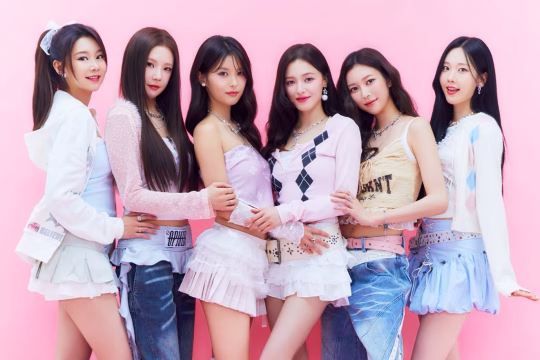 MOMOLAND.jpeg